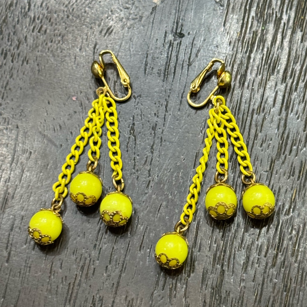 Vintage Vibrant Yellow Name Brand Celebrity Earrings Drop Chain Link Details.